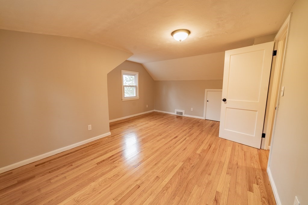 457 Plumtree Road Springfield, MA 01118 - Photo 18 of 27