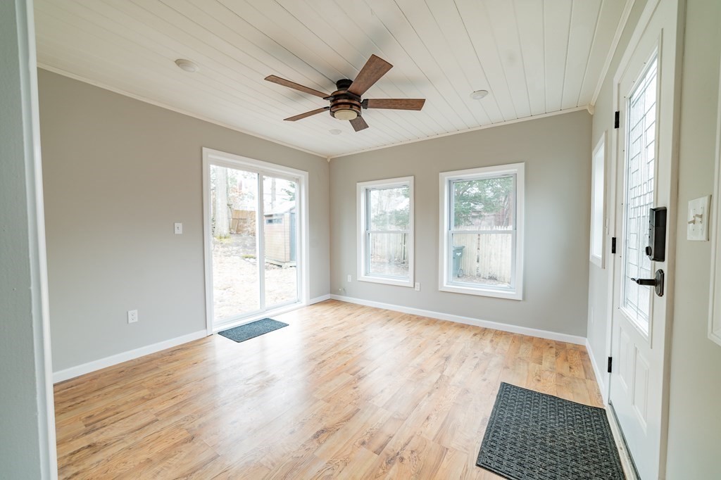 457 Plumtree Road Springfield, MA 01118 - Photo 3 of 27