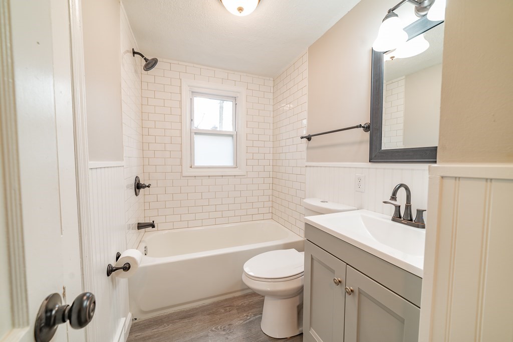 457 Plumtree Road Springfield, MA 01118 - Photo 4 of 27