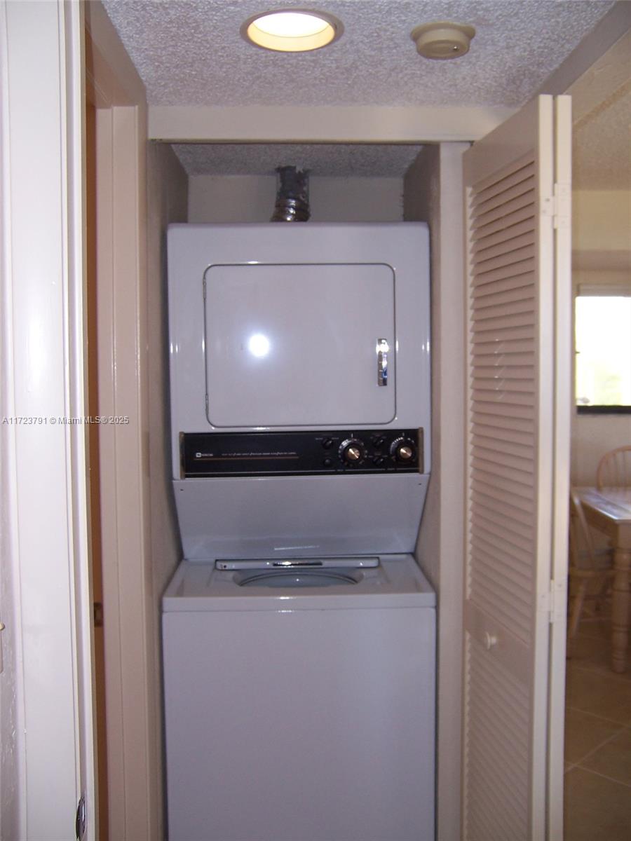 Jupiter Jupiter, FL 33477 - Photo 3 of 10 Stacked Machines