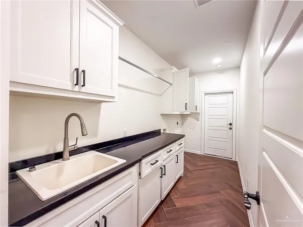 $3,250 | 8813 North 9th Street, McAllen, TX 78504