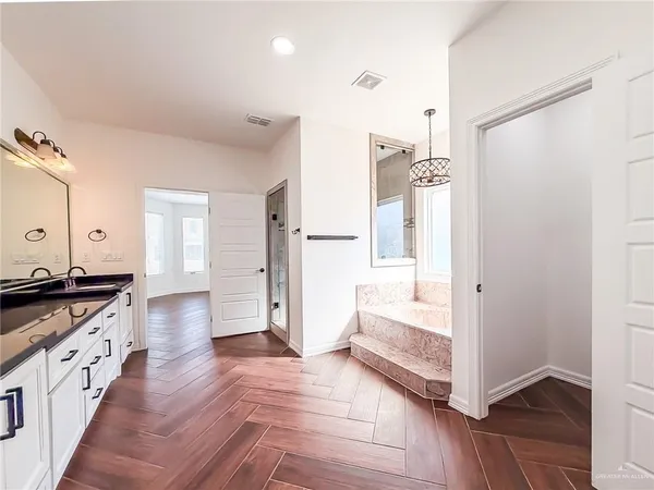 $3,250 | 8813 North 9th Street, McAllen, TX 78504
