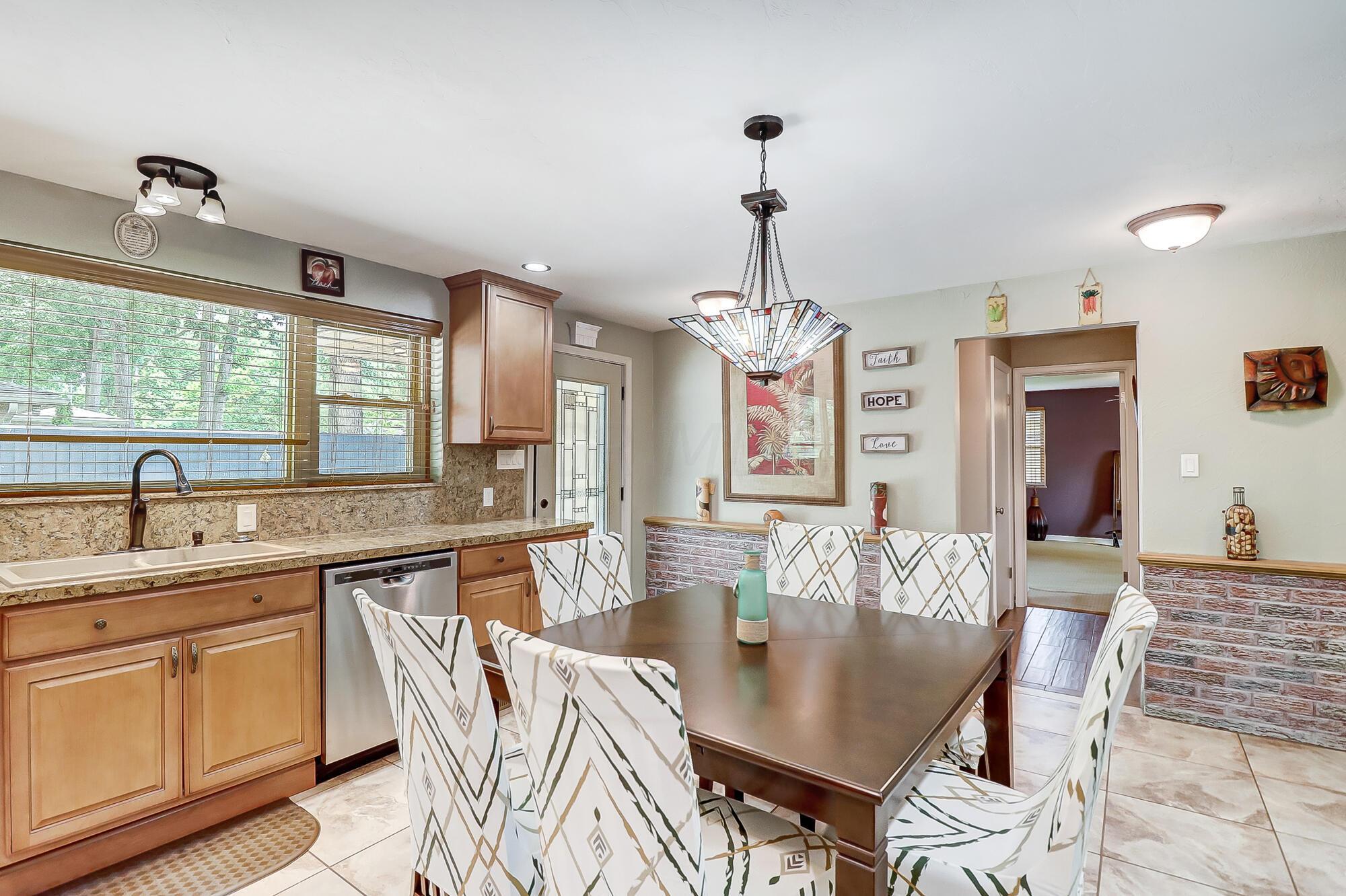 3044 Herrick Road Columbus, OH 43221 - Photo 10 of 36 011