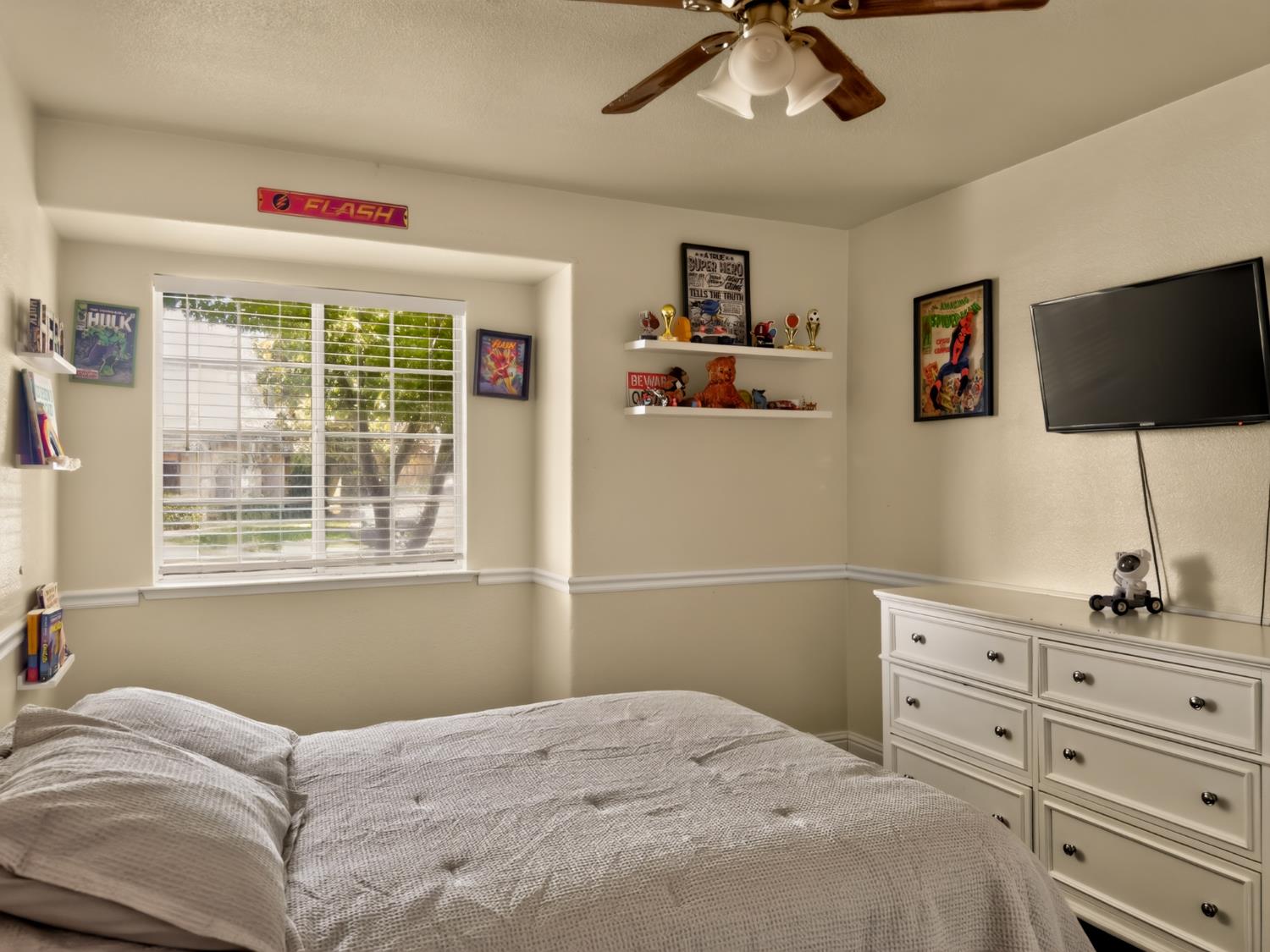 5451 North State Street Fresno, CA 93722 - Photo 16 of 22 Bedroom 2