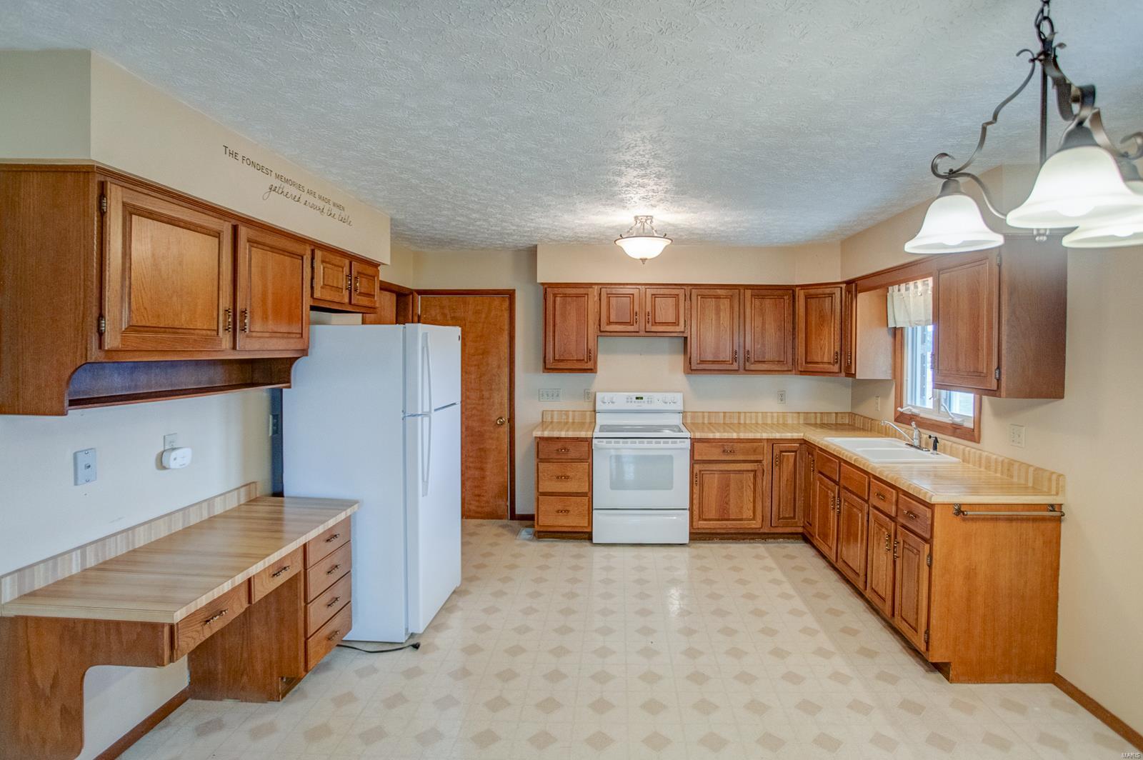 9467 Fruit Road Alhambra, IL 62001 - Photo 11 of 29
