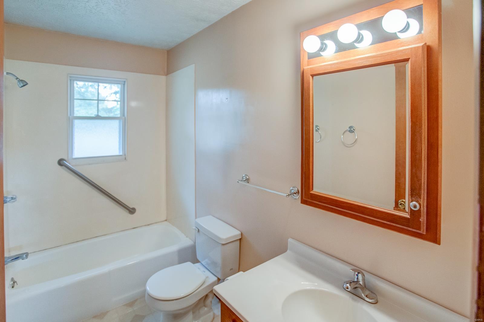 9467 Fruit Road Alhambra, IL 62001 - Photo 18 of 29