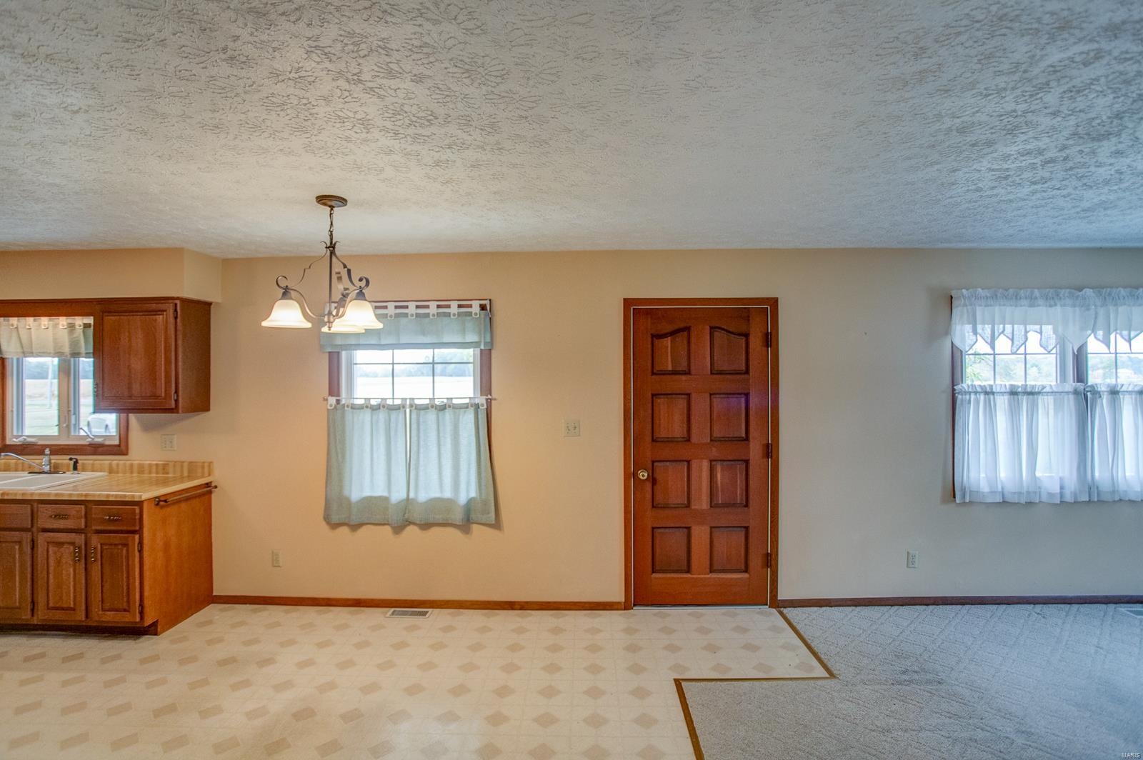 9467 Fruit Road Alhambra, IL 62001 - Photo 7 of 29