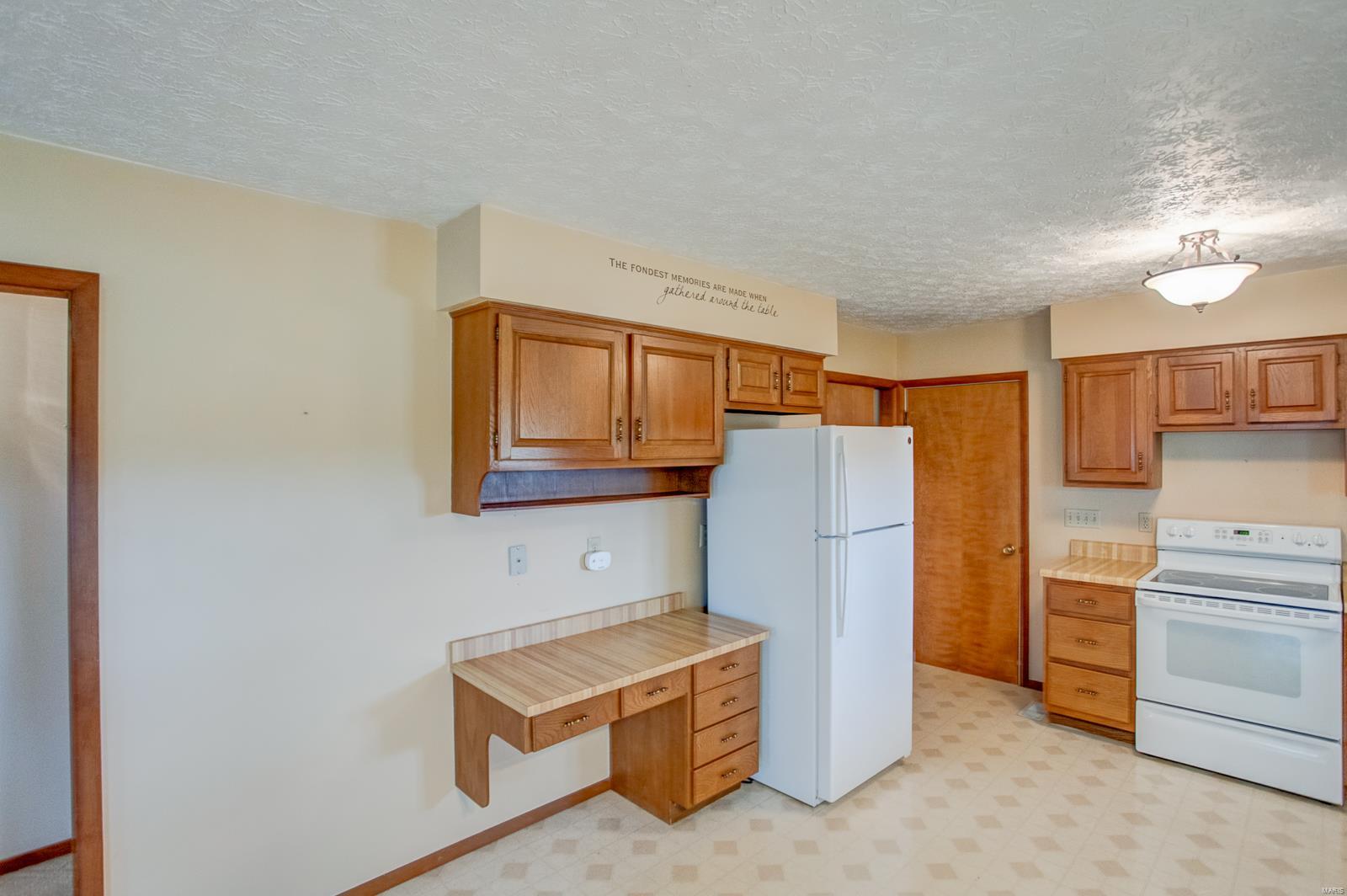 9467 Fruit Road Alhambra, IL 62001 - Photo 8 of 29