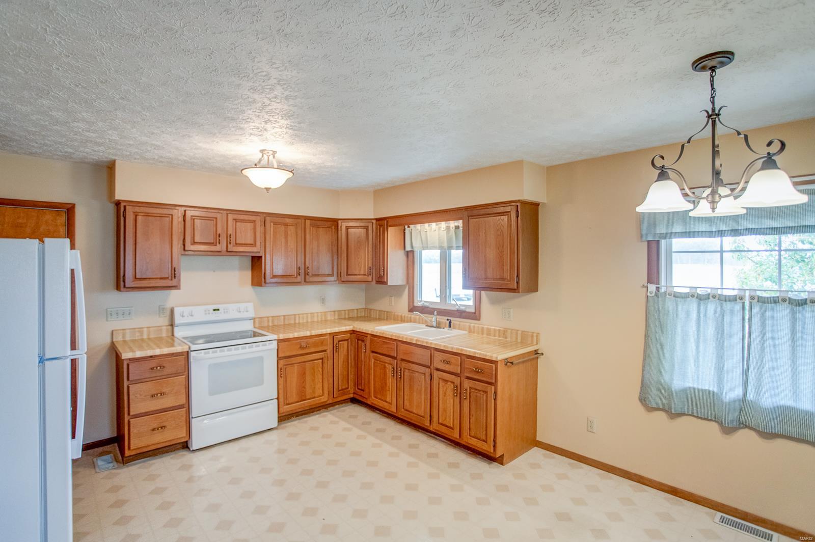 9467 Fruit Road Alhambra, IL 62001 - Photo 10 of 29