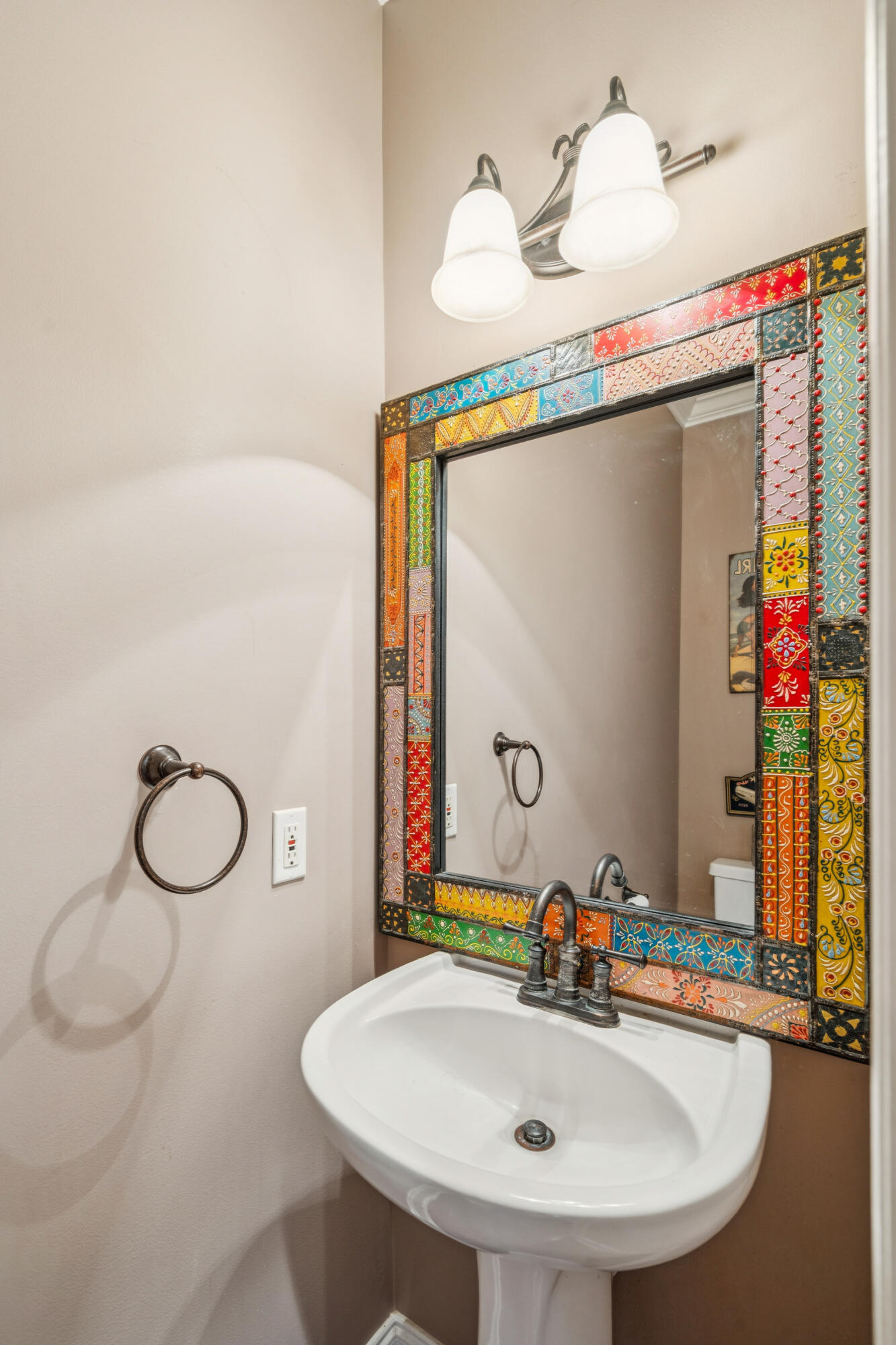 213 Harlech Way Charleston, SC 29414 - Photo 24 of 69 1st Floor Half Guest Bath