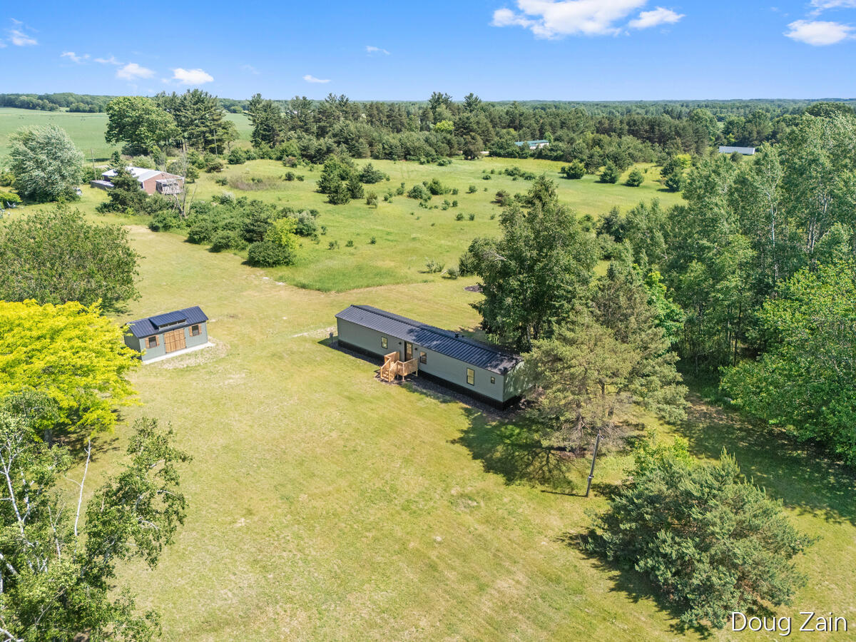1595 North County Line Road Six Lakes, MI 48886 - Photo 24 of 33