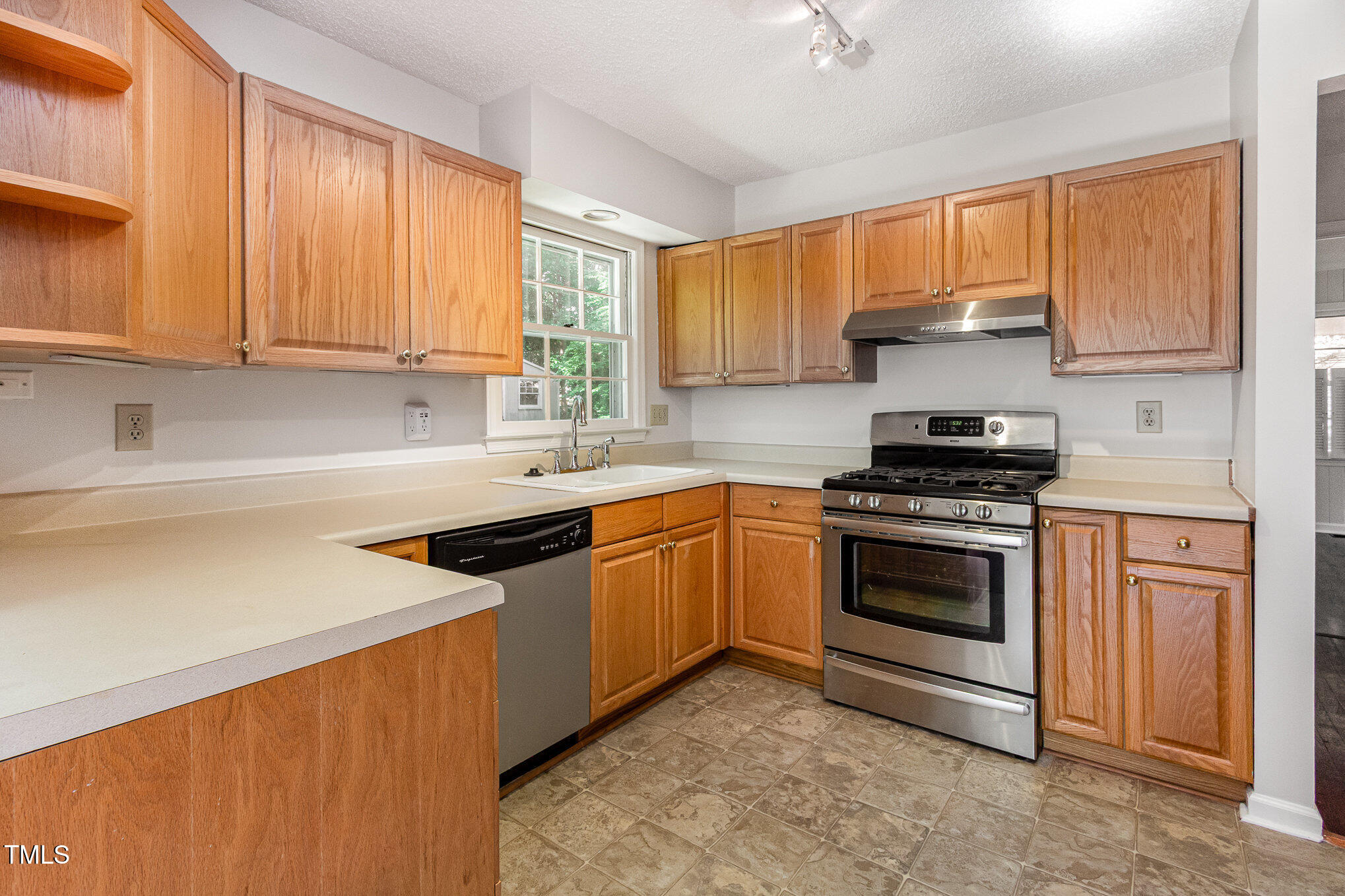 1324 Swallow Drive Raleigh, NC 27606 - Photo 8 of 27 015_img_1499-edit_445