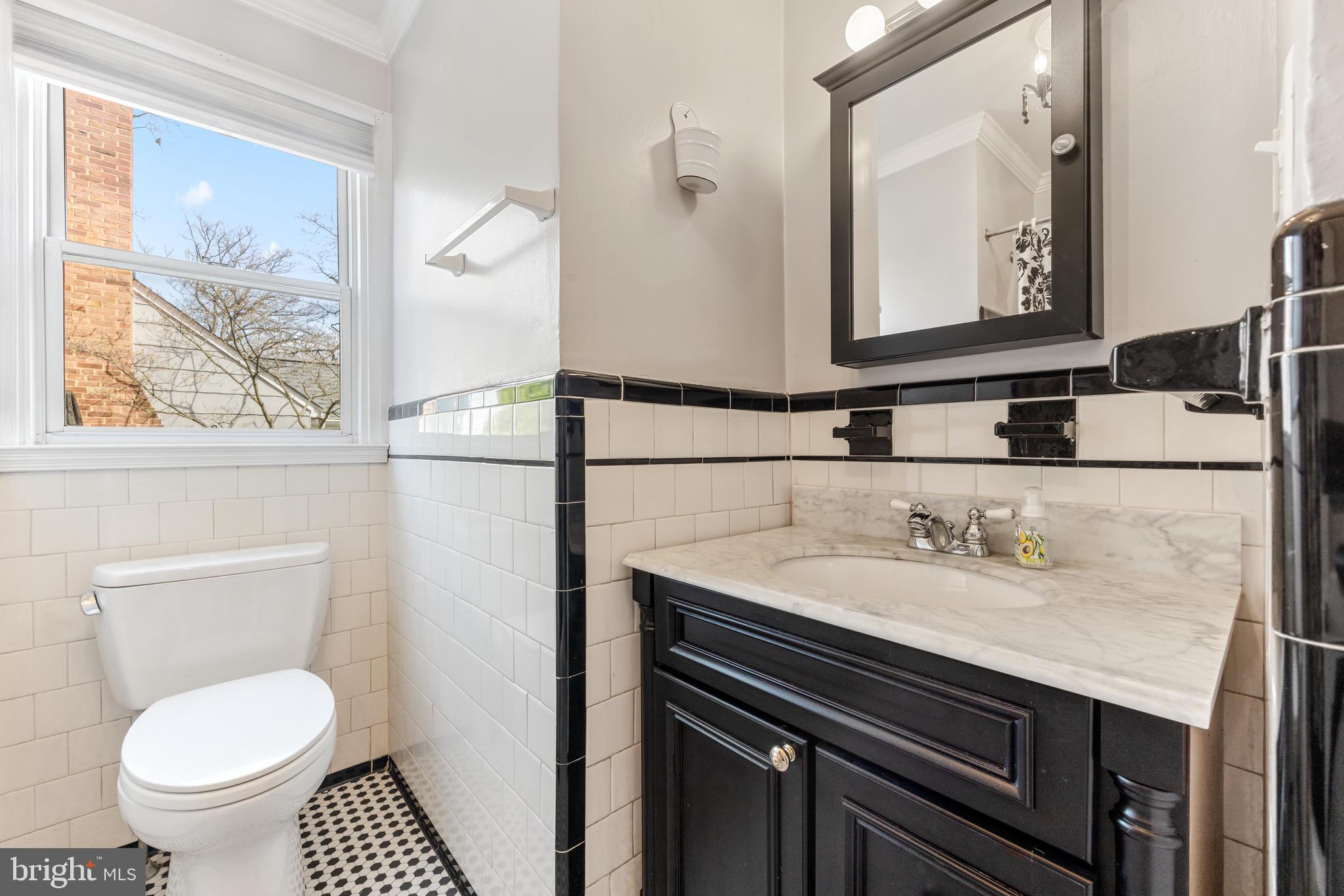 728 Overbrook Road Baltimore, MD 21212 - Photo 17 of 41 Classic black and white style