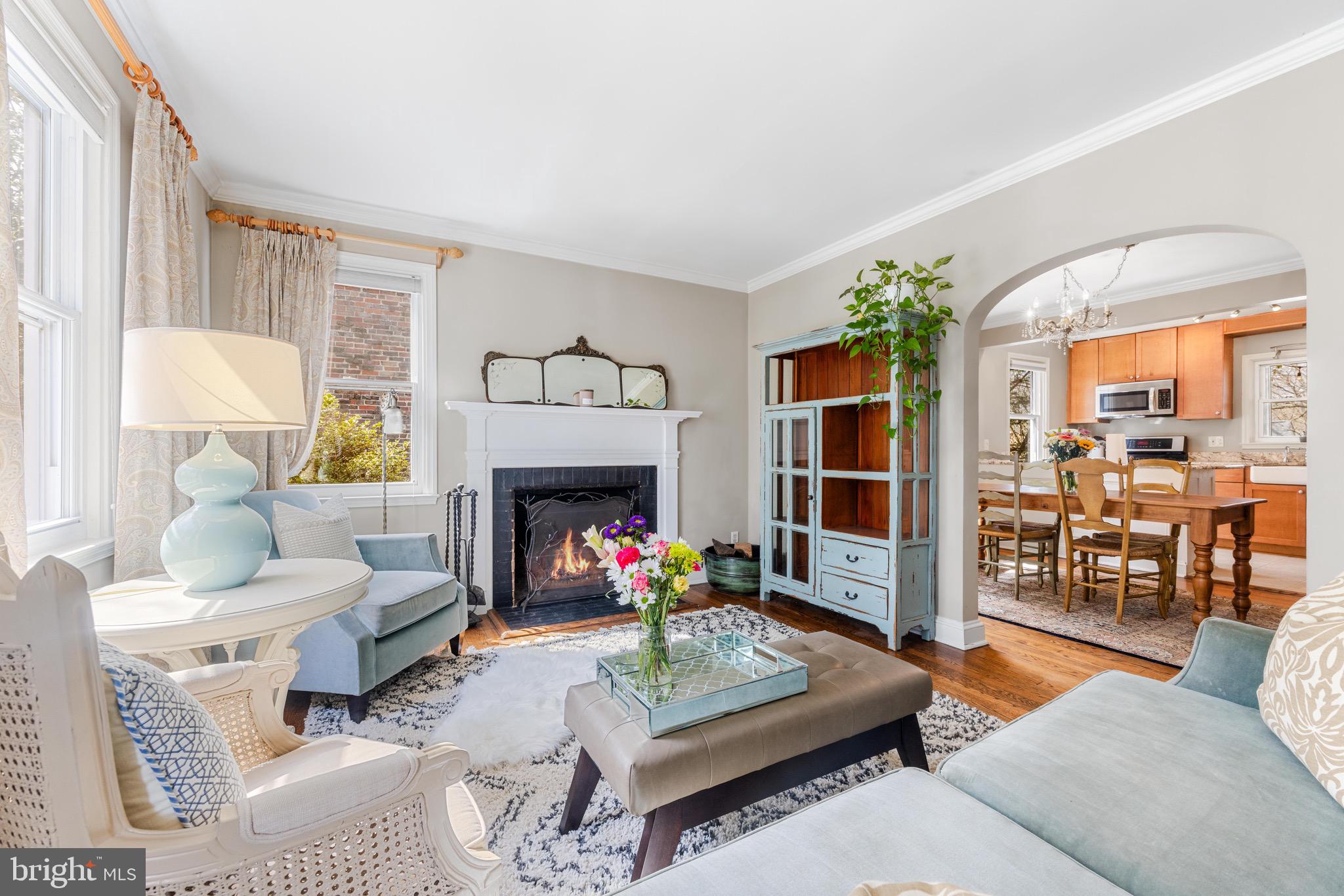 728 Overbrook Road Baltimore, MD 21212 - Photo 3 of 41 Living Room