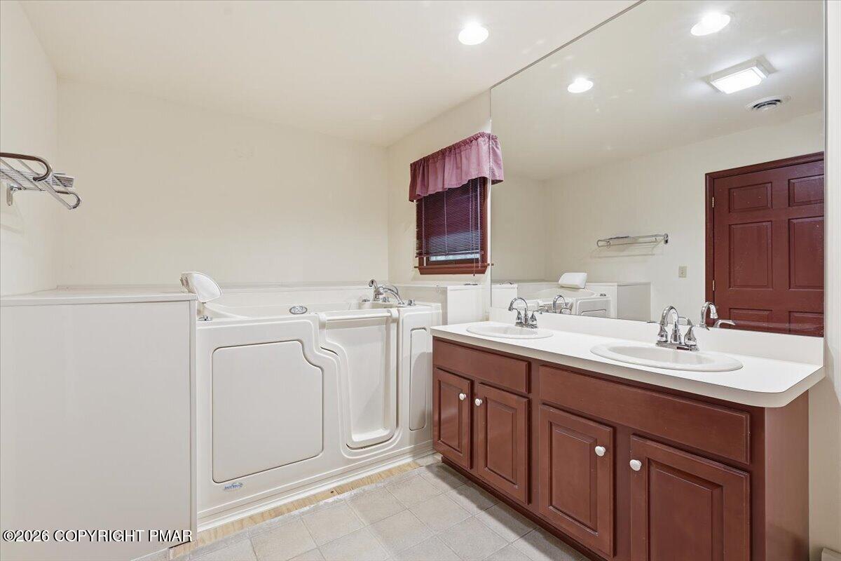 209 Foothill Boulevard Effort, PA 18330 - Photo 41 of 61 Primary Bath