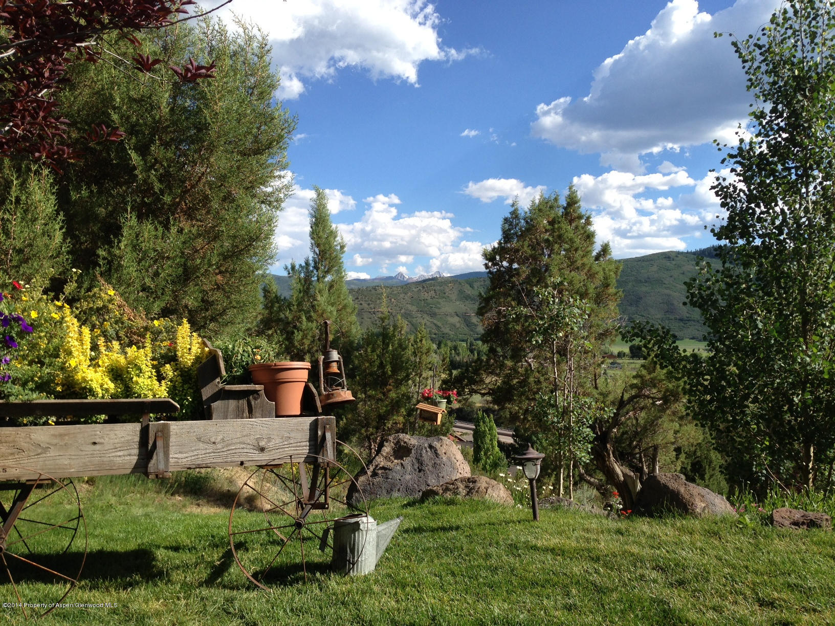 356 Hillcrest Drive Basalt, CO 81621 - Photo 27 of 29 a view of outdoor space and garden