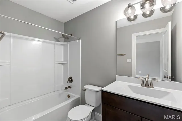 $539,900 | 2 Pin Oak At Langeneckert Farms Estates Street, St. Louis, MO 63129