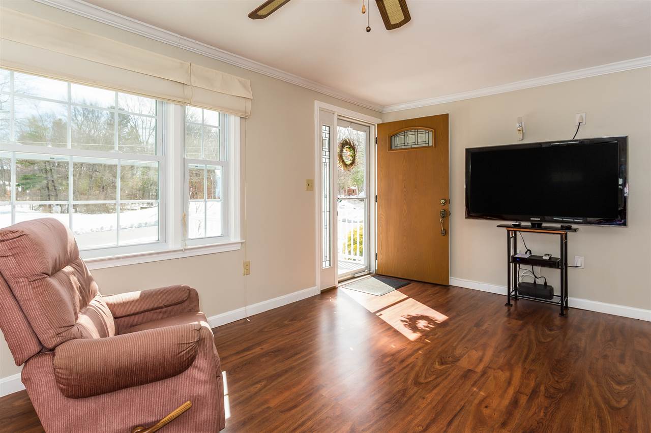 9 Derryfield Road Derry, NH 03038 - Photo 5 of 26