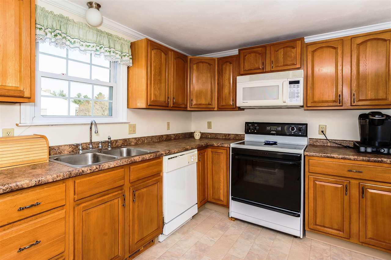 9 Derryfield Road Derry, NH 03038 - Photo 8 of 26