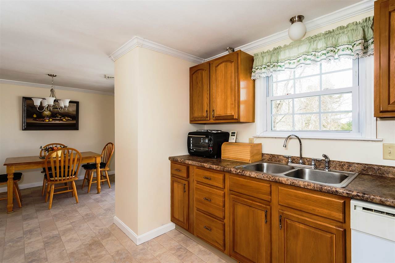 9 Derryfield Road Derry, NH 03038 - Photo 10 of 26