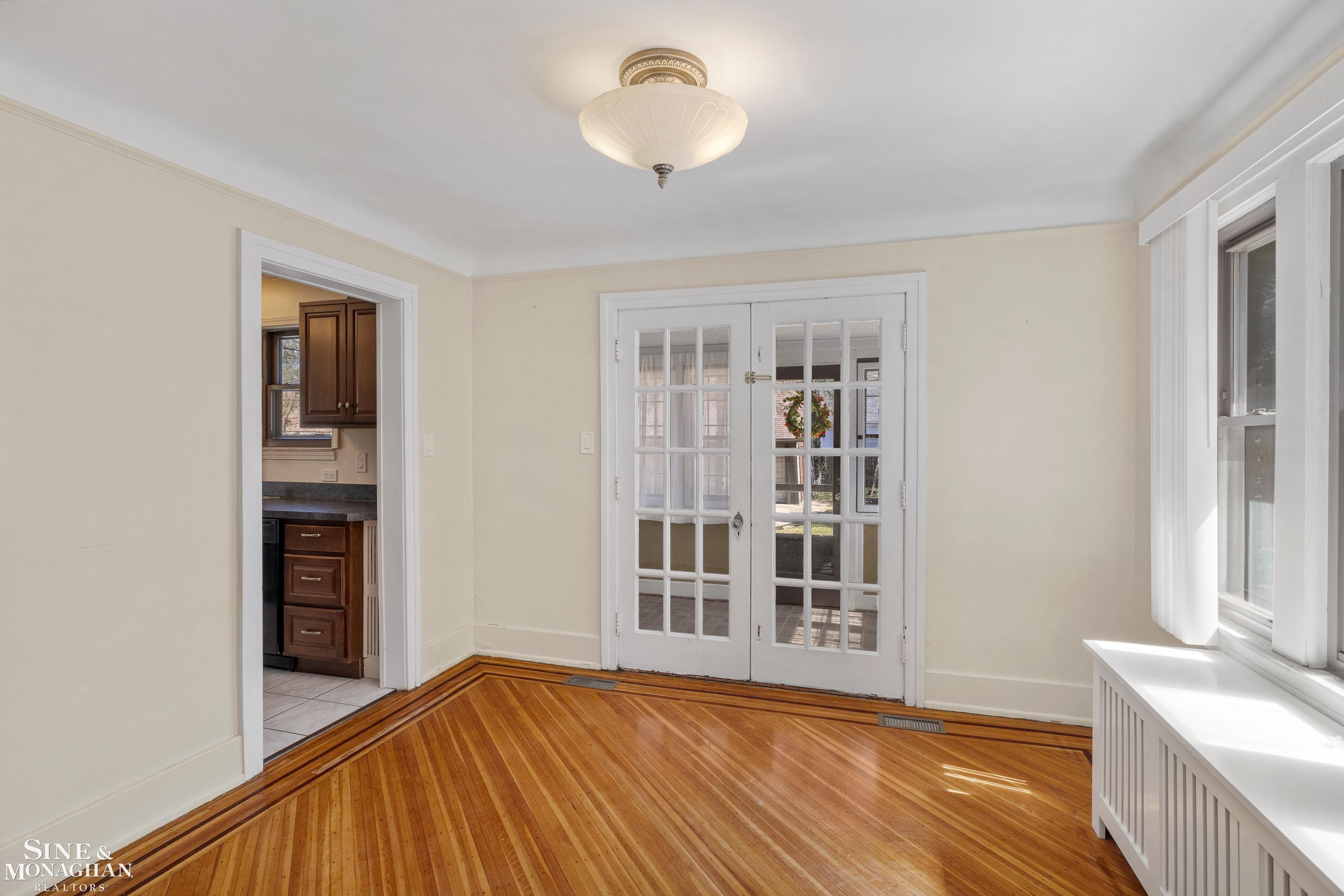 1410 Yorkshire Road Grosse Pointe, MI 48230 - Photo 16 of 72 50170954-ea6caaa1-505d-4a28-b8f9-d5540031a484.JPG