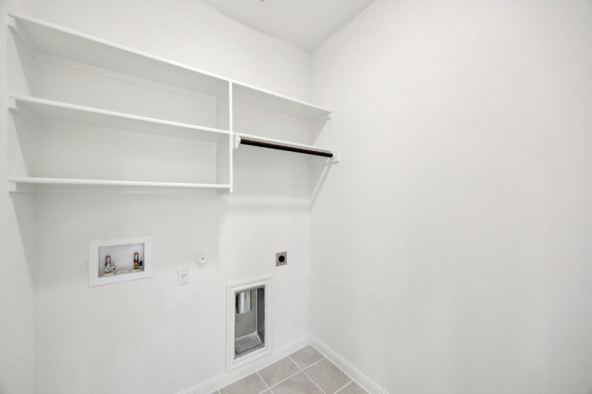 435 Lucky Avenue Elgin, TX 78621 - Photo 21 of 36 a view of an empty walk in closet