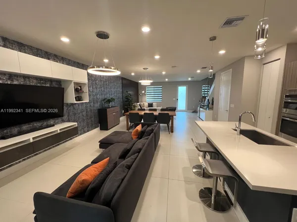 $4,300 | 10355 Northwest 66th Street, Unit 10355, Doral, FL 33178