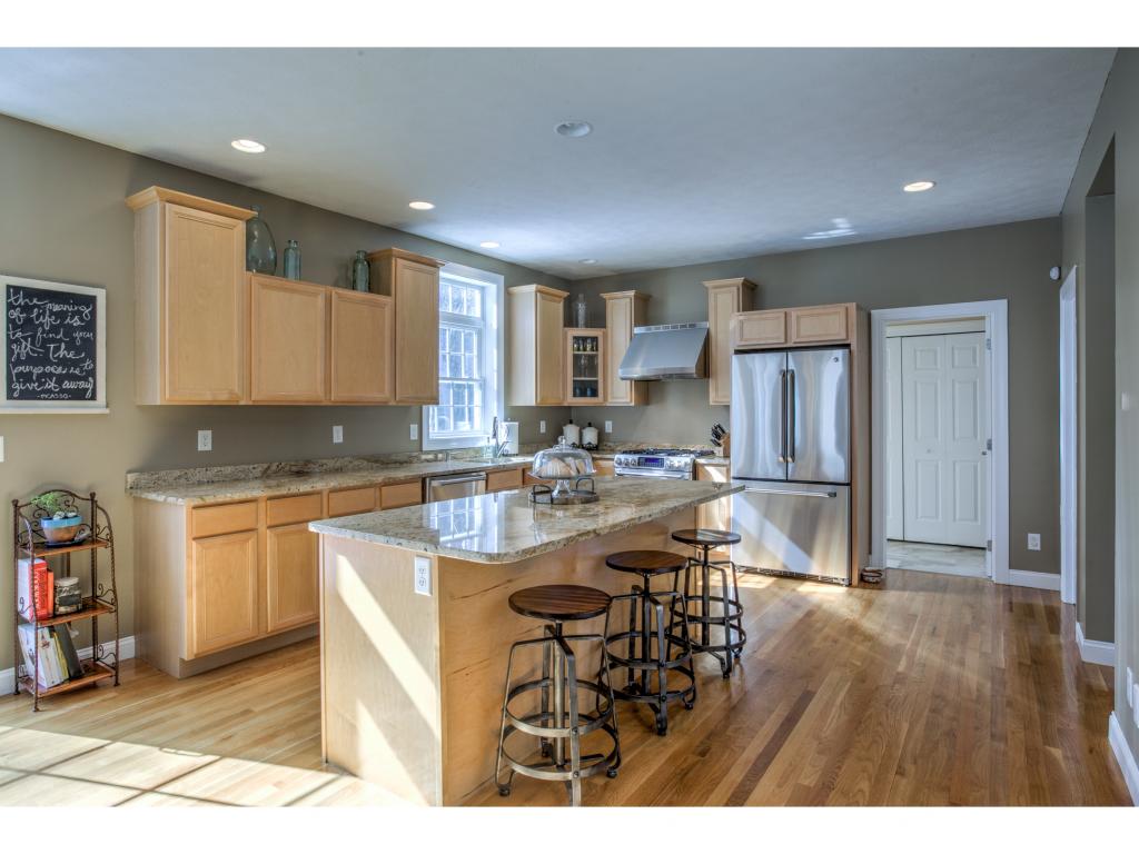 28 Artemis Road Salem, NH 03079 - Photo 3 of 24