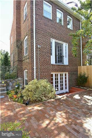 1208 Portner Road Alexandria, VA 22314 - Photo 24 of 30 a front view of a house with a garden