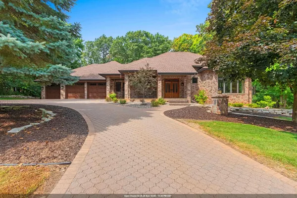 $934,900 | 2920 Parkwood Drive, Green Bay, WI 54313