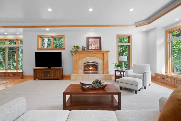 $974,900 | 2920 Parkwood Drive, Green Bay, WI 54313