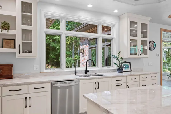 $974,900 | 2920 Parkwood Drive, Green Bay, WI 54313