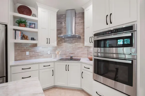 $974,900 | 2920 Parkwood Drive, Green Bay, WI 54313