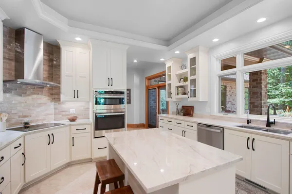 $974,900 | 2920 Parkwood Drive, Green Bay, WI 54313