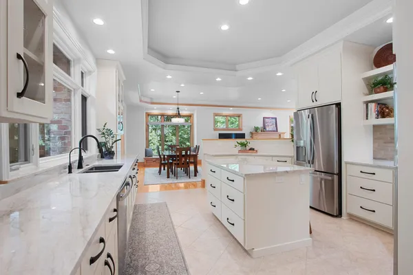 $974,900 | 2920 Parkwood Drive, Green Bay, WI 54313