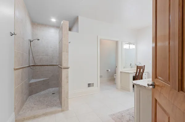 $974,900 | 2920 Parkwood Drive, Green Bay, WI 54313