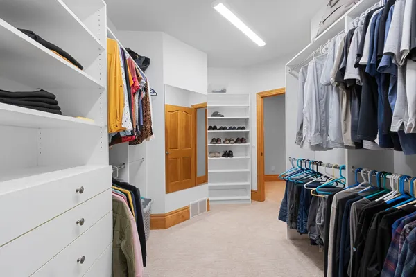 $974,900 | 2920 Parkwood Drive, Green Bay, WI 54313