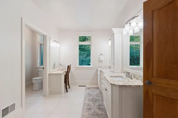 $974,900 | 2920 Parkwood Drive, Green Bay, WI 54313