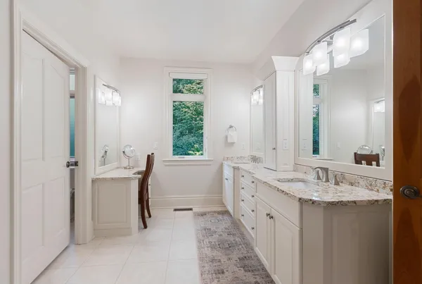 $974,900 | 2920 Parkwood Drive, Green Bay, WI 54313