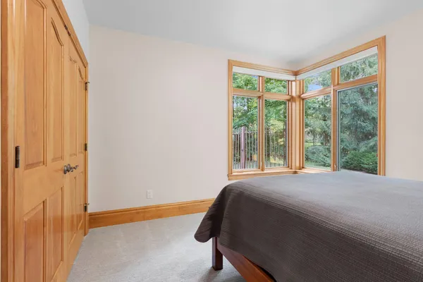 $974,900 | 2920 Parkwood Drive, Green Bay, WI 54313