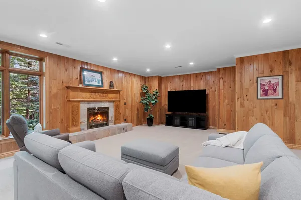 $974,900 | 2920 Parkwood Drive, Green Bay, WI 54313