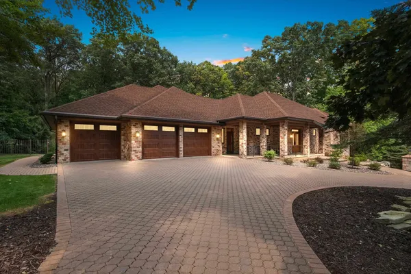 $974,900 | 2920 Parkwood Drive, Green Bay, WI 54313