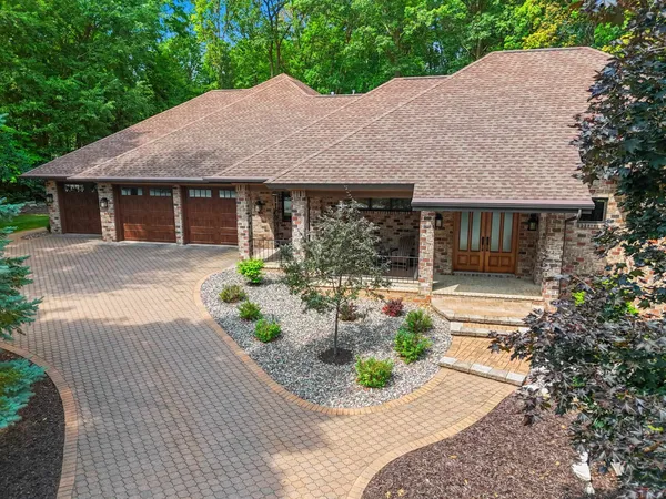 $974,900 | 2920 Parkwood Drive, Green Bay, WI 54313