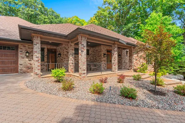 $974,900 | 2920 Parkwood Drive, Green Bay, WI 54313