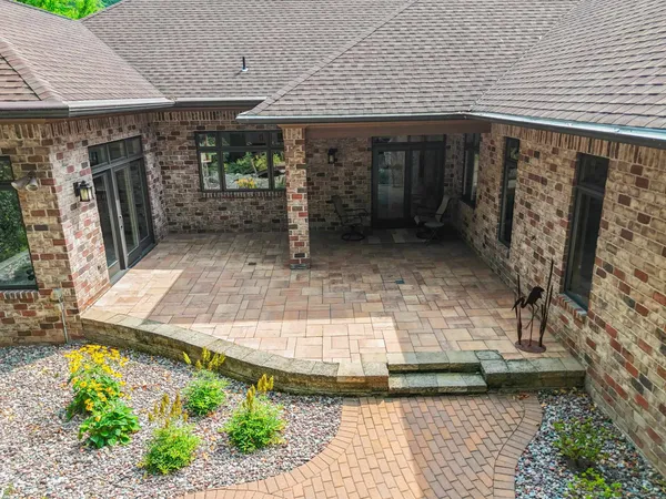 $974,900 | 2920 Parkwood Drive, Green Bay, WI 54313