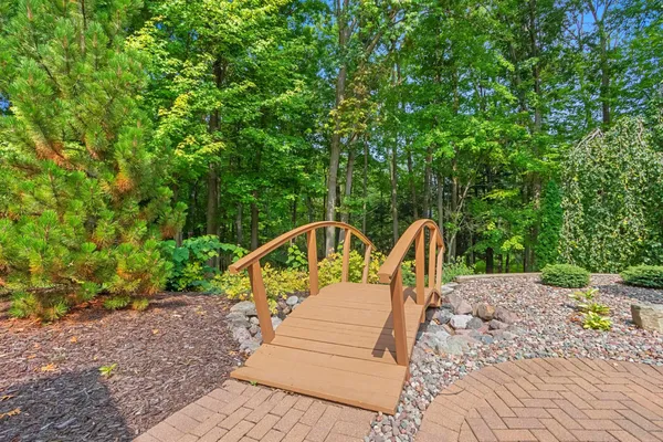 $974,900 | 2920 Parkwood Drive, Green Bay, WI 54313