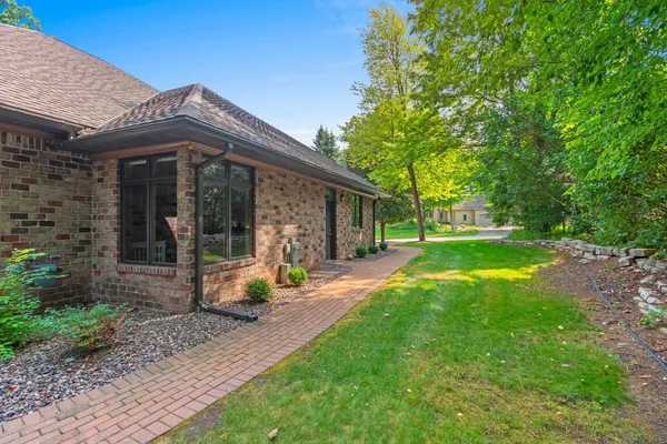 $974,900 | 2920 Parkwood Drive, Green Bay, WI 54313