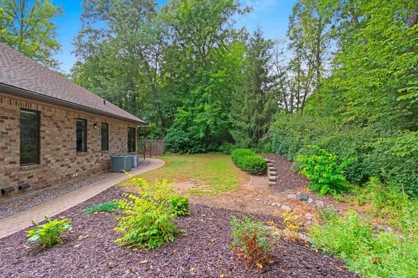 $974,900 | 2920 Parkwood Drive, Green Bay, WI 54313