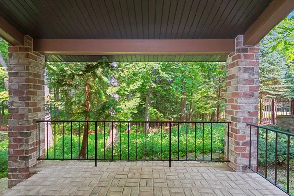 $974,900 | 2920 Parkwood Drive, Green Bay, WI 54313