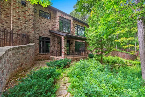 $974,900 | 2920 Parkwood Drive, Green Bay, WI 54313